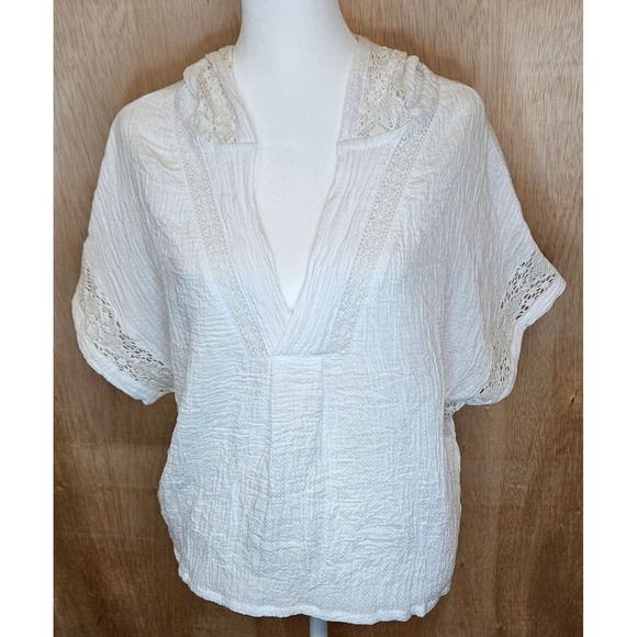 Millibon Tops - Millibon USA White Short Sleeve V-Neck With Hood Crochet Lace Detail‎ Size Small